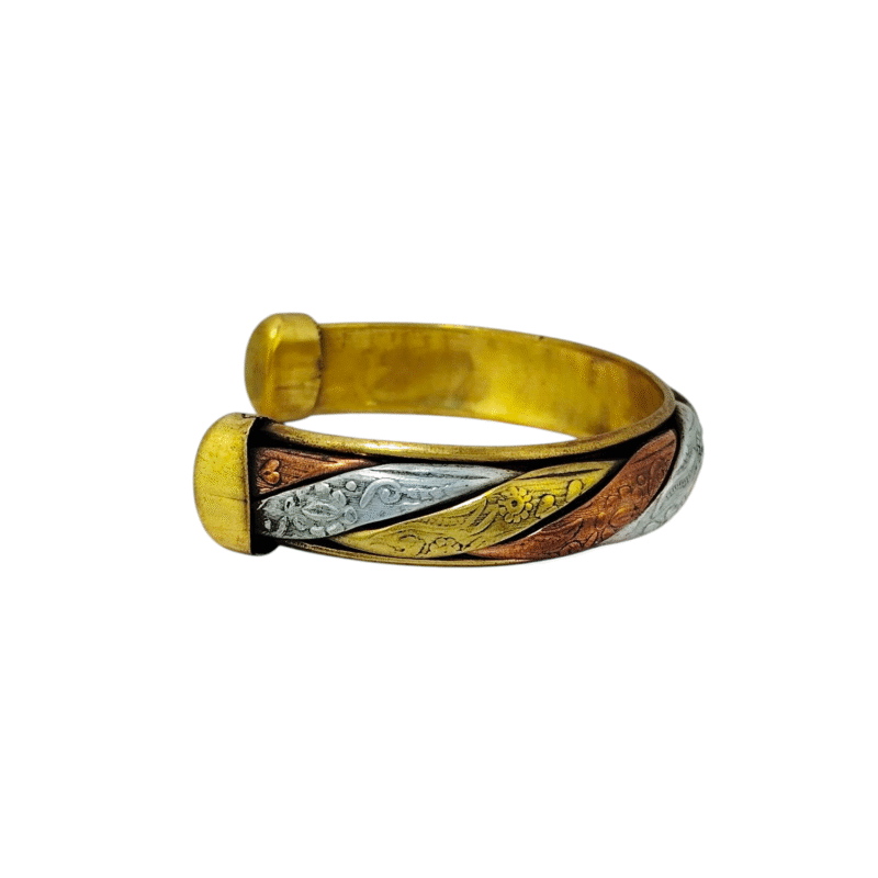 Bracelet en Cuivre Artisanal Touareg – Fabrication Traditionnelle de Tamanrasset Sud de l'Algérie  - Pour Femme – Image 4